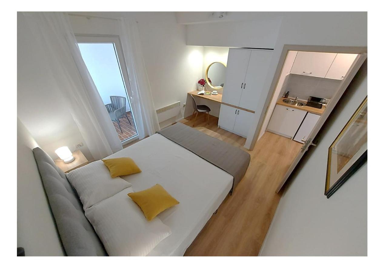 Apartments Fantasia Pula Exterior photo